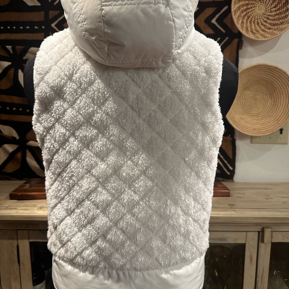 Patagonia Reversible White Fleece Vest-Jacket, Small - Picture 3 of 10